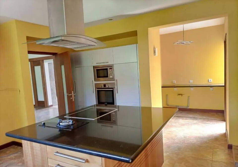 UN-Approved 4BR Townhouse on Half-Acre with Pool & Gym - Kitisuru