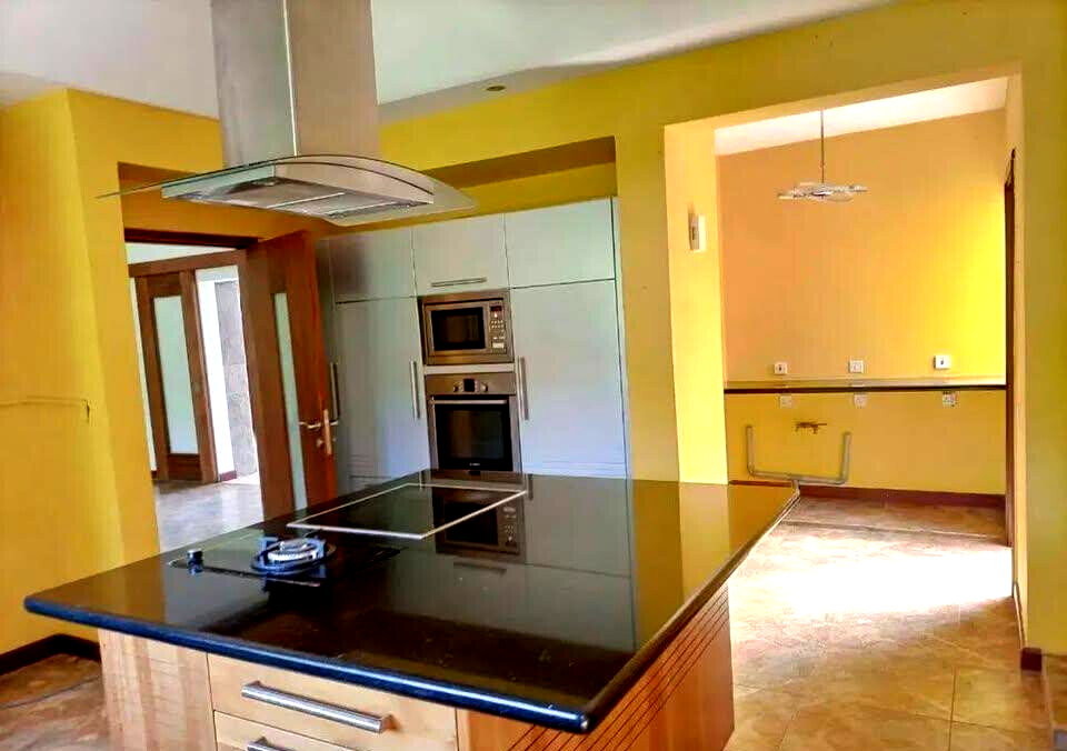 UN-Approved 4BR Townhouse on Half-Acre with Pool & Gym - Kitisuru