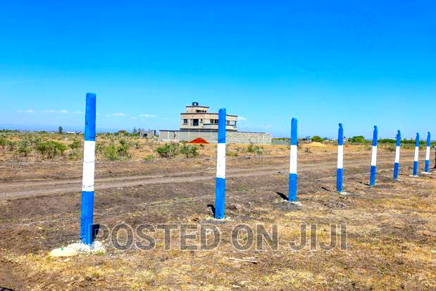 Plots Along the Eastern Bypass^ Cm