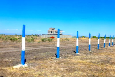 Plots Along the Eastern Bypass^ Cm