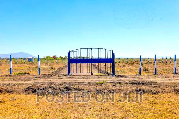 Plots Along the Eastern Bypass^ Cm