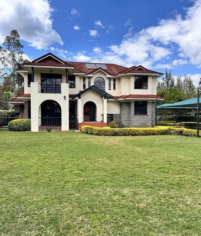 4-Ensuite Townhouse on Half-Acre with DSQ – Karen