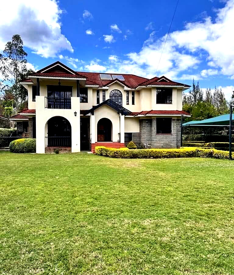 4-Ensuite Townhouse on Half-Acre with DSQ – Karen