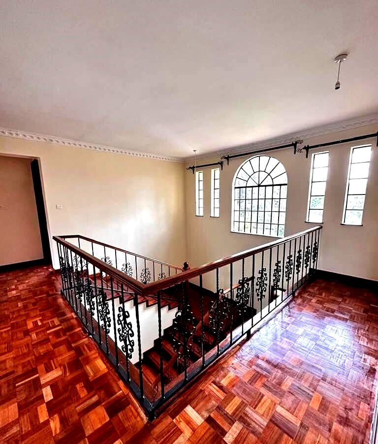 4-Ensuite Townhouse on Half-Acre with DSQ – Karen
