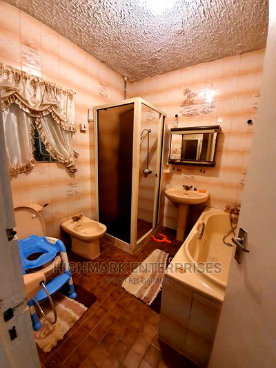 8bdrm Mansion in South C for Sale - Image 12