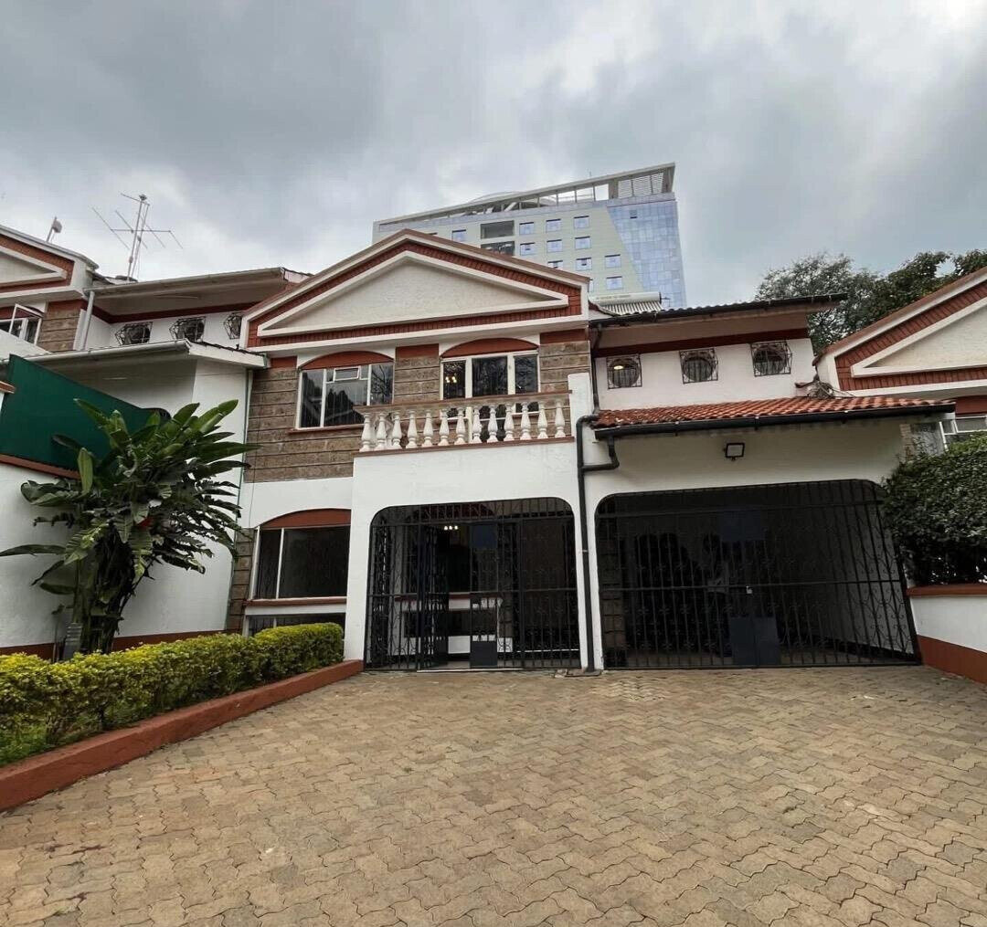 4-Ensuite Townhouse with DSQ & Solar Backup - Westlands