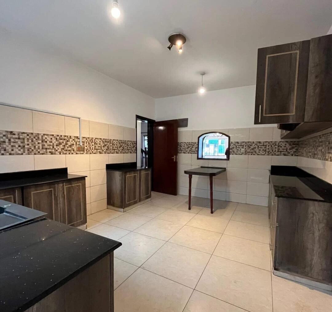 4-Ensuite Townhouse with DSQ & Solar Backup - Westlands