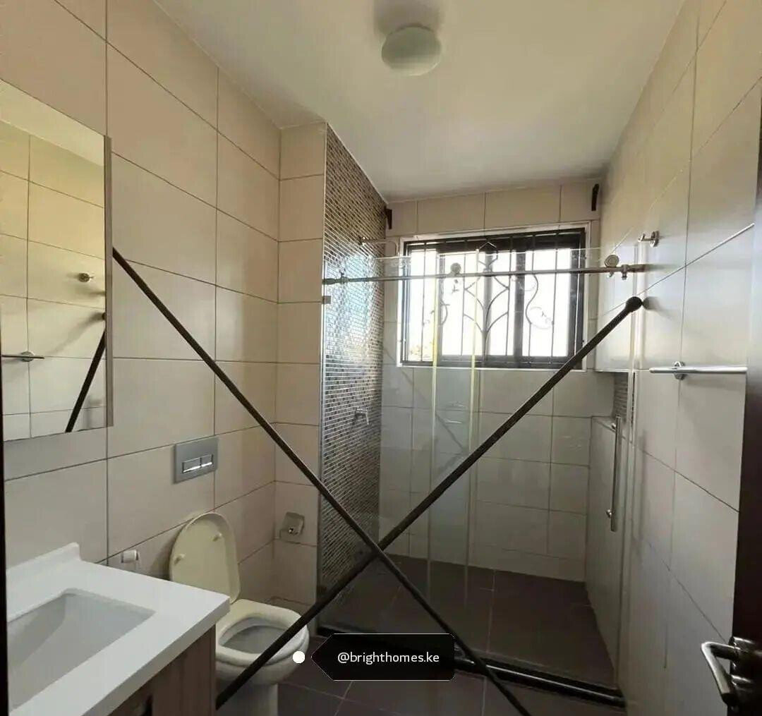 Modern 5-Ensuite Villa with DSQ & Front Garden - Lavington