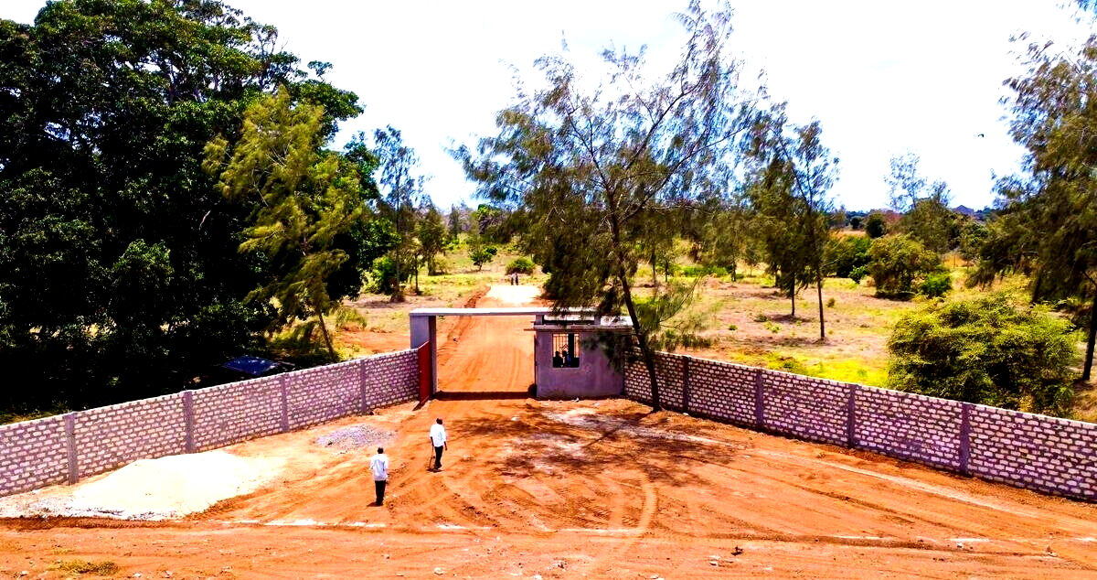 KSh 2.4M Garden Plot with Parking