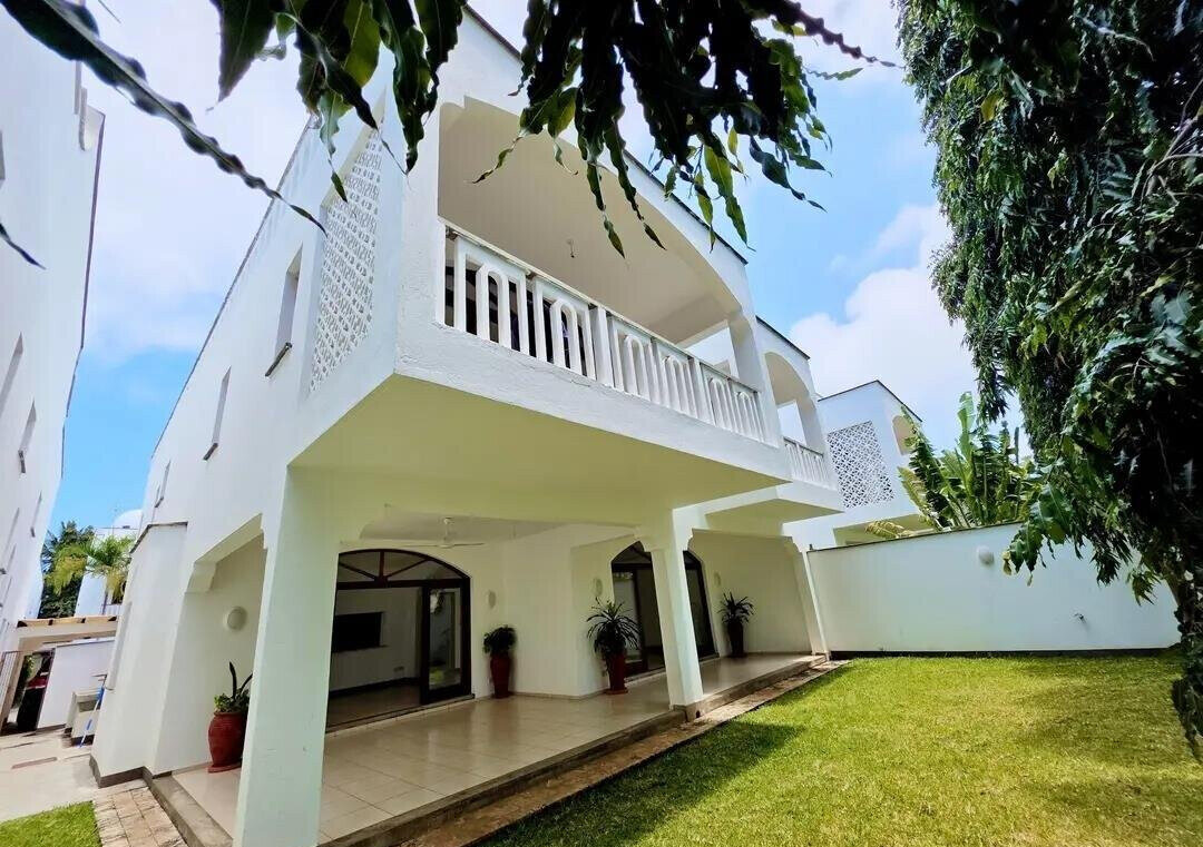 4BR Townhouse with Private Pool in Gated Nyali Estate - Mombasa