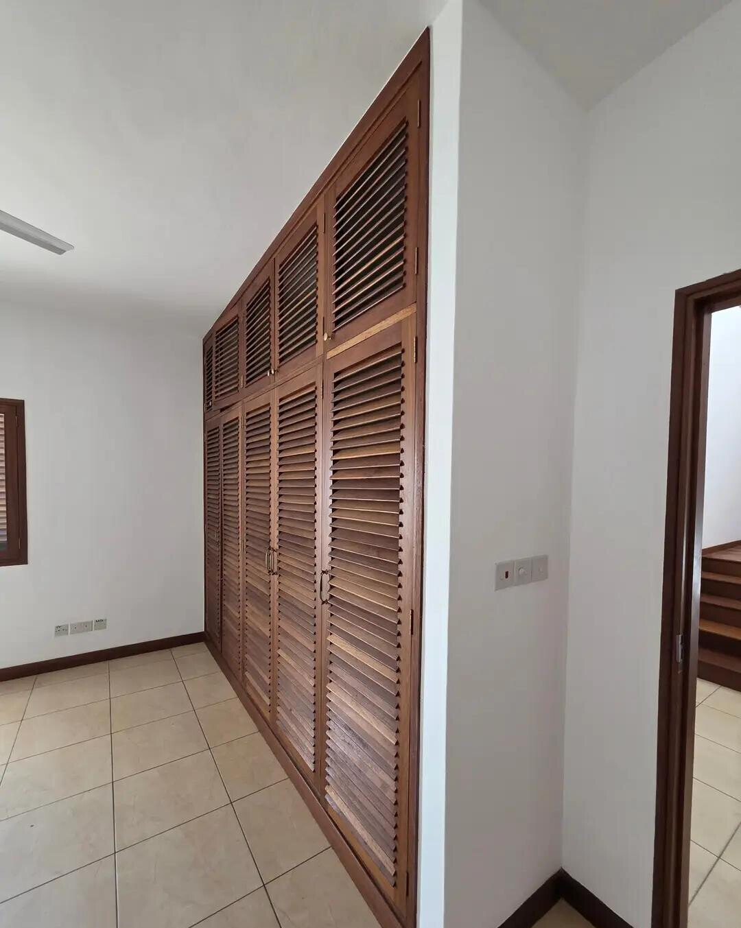 4BR Townhouse with Private Pool in Gated Nyali Estate - Mombasa