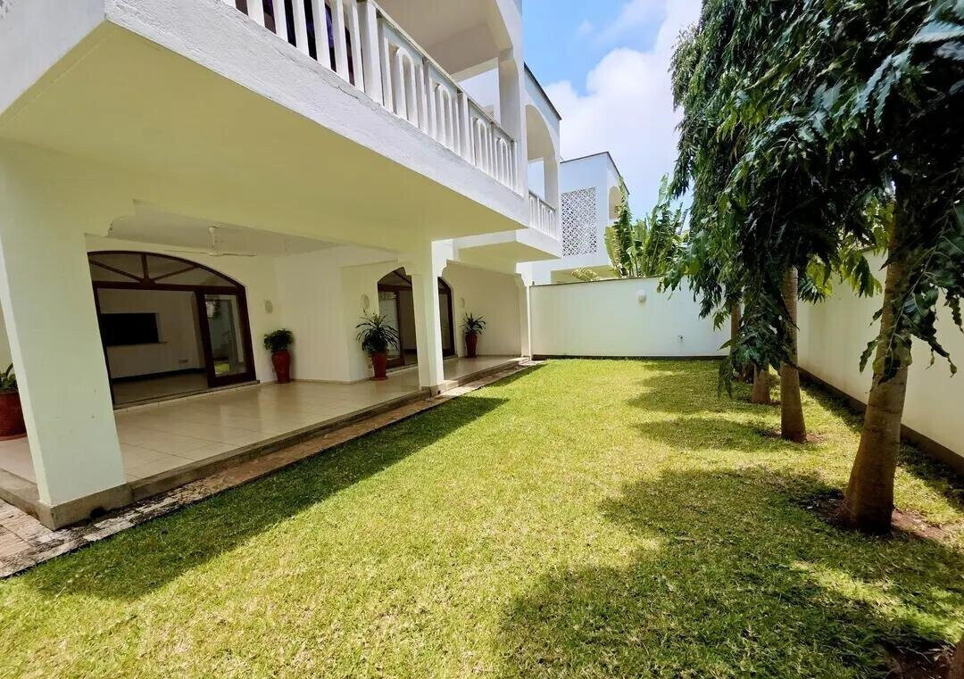 4BR Townhouse with Private Pool in Gated Nyali Estate - Mombasa