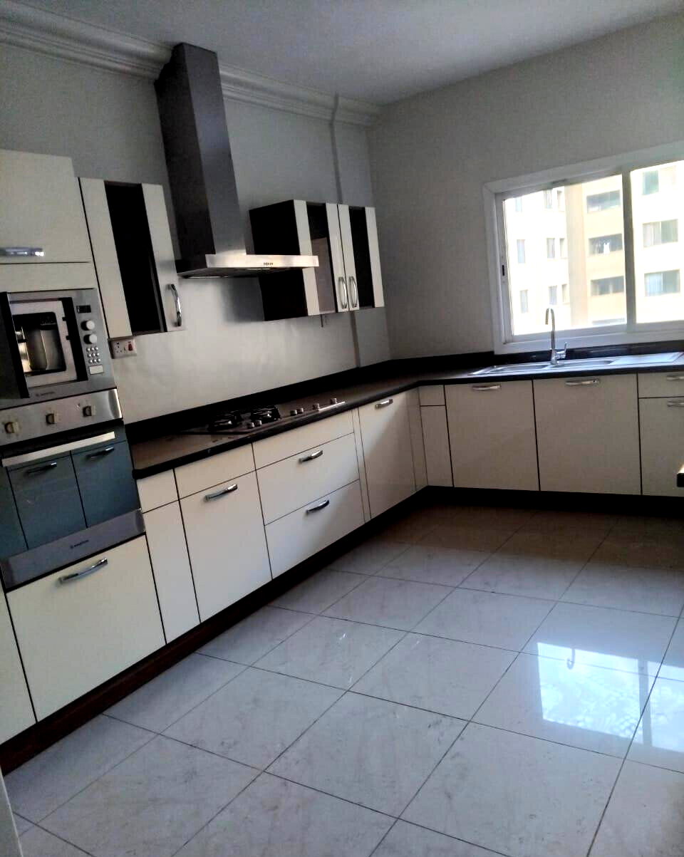 Spacious 3BR with Scenic Views & Gym - Kileleshwa