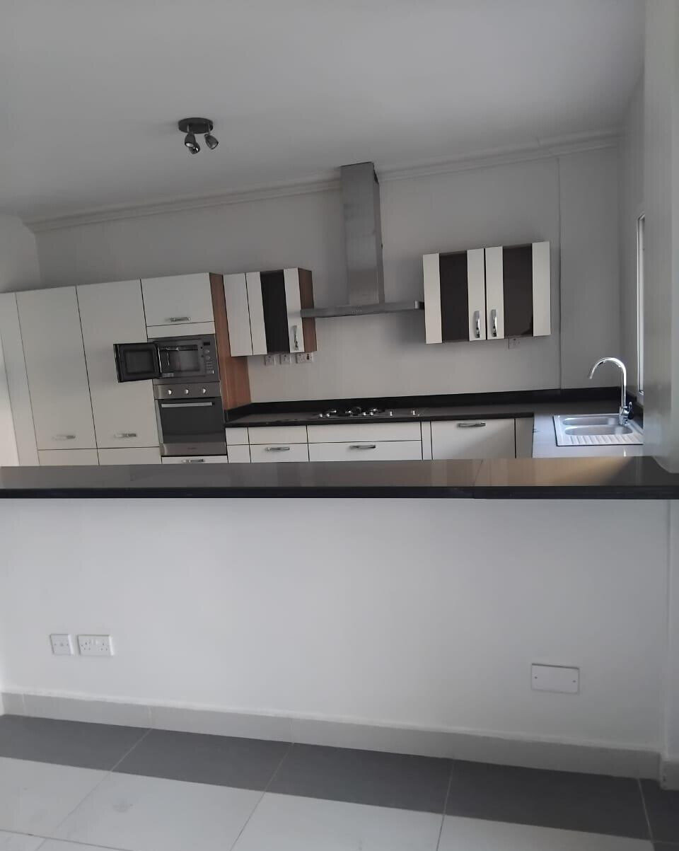 Spacious 3BR with Scenic Views & Gym - Kileleshwa