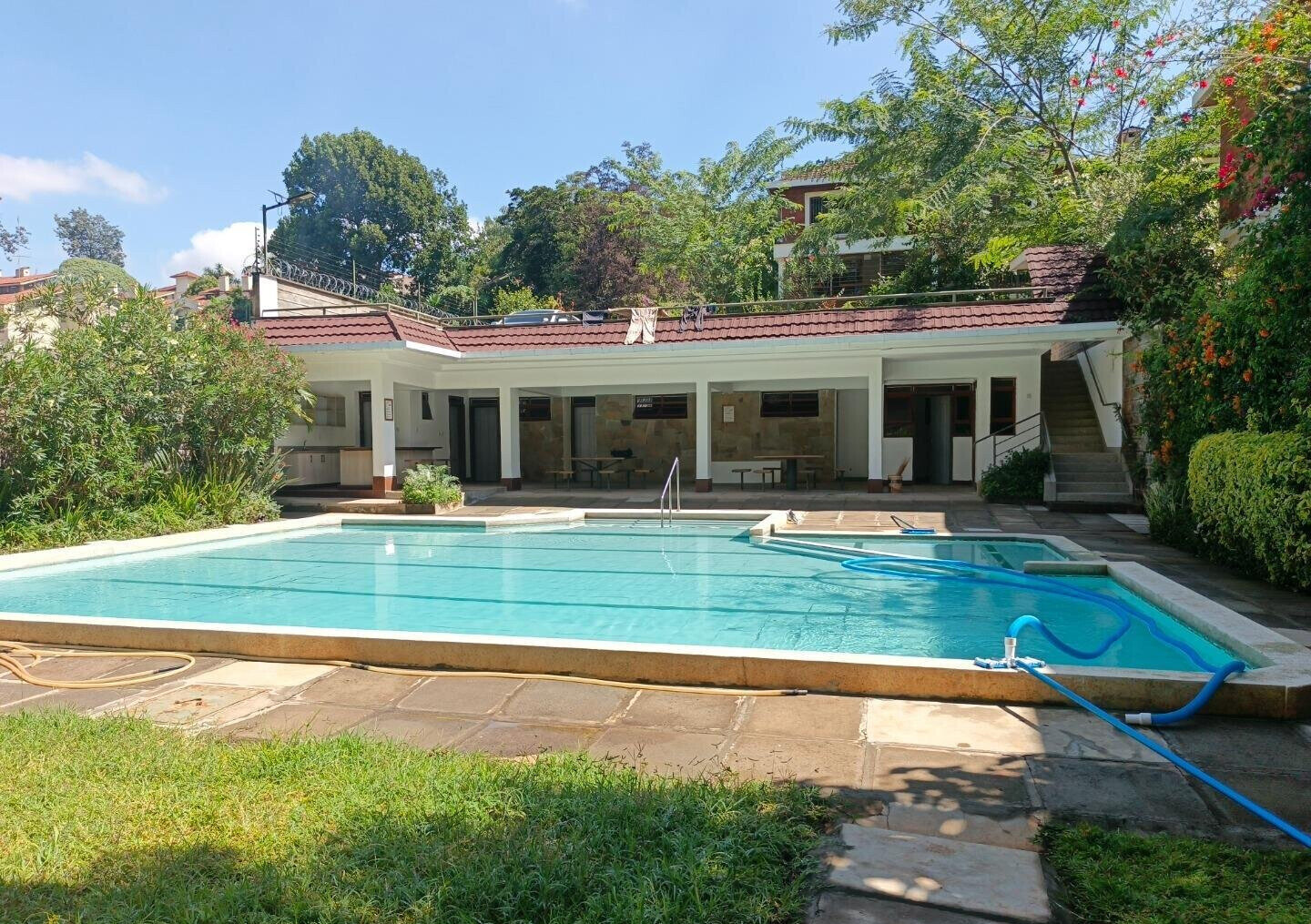 5-Ensuite Townhouse with Sunken Lounge & Pool - Spring Valley