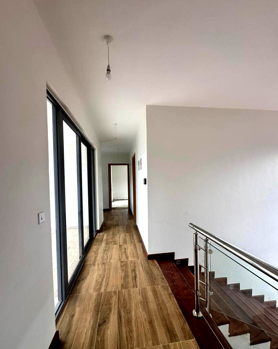 6-Ensuite Townhouse with DSQ & Rooftop Terrace - Lavington