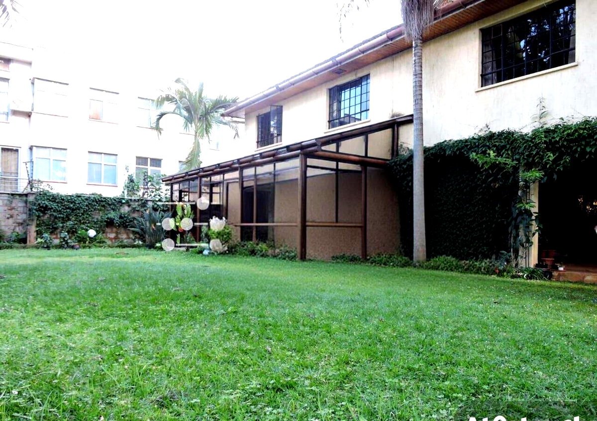 4-Ensuite Townhouse with Fireplace & Private Garden - Westlands