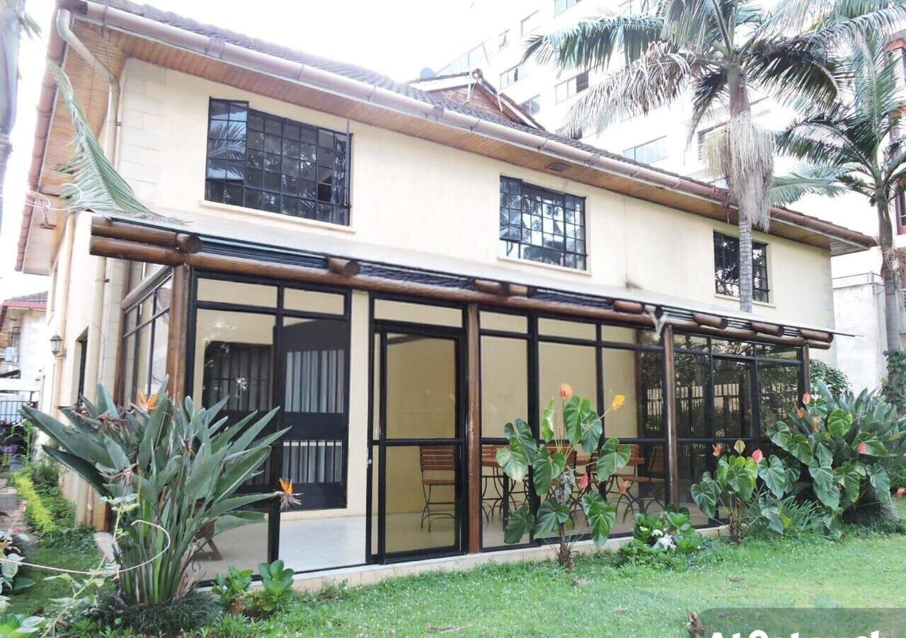 4-Ensuite Townhouse with Fireplace & Private Garden - Westlands