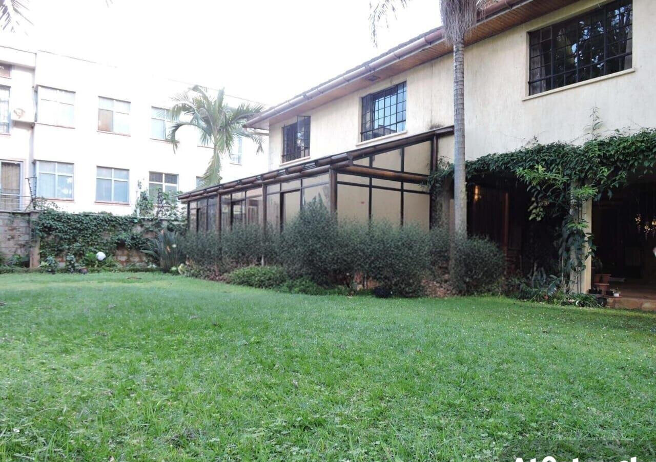 4-Ensuite Townhouse with Fireplace & Private Garden - Westlands