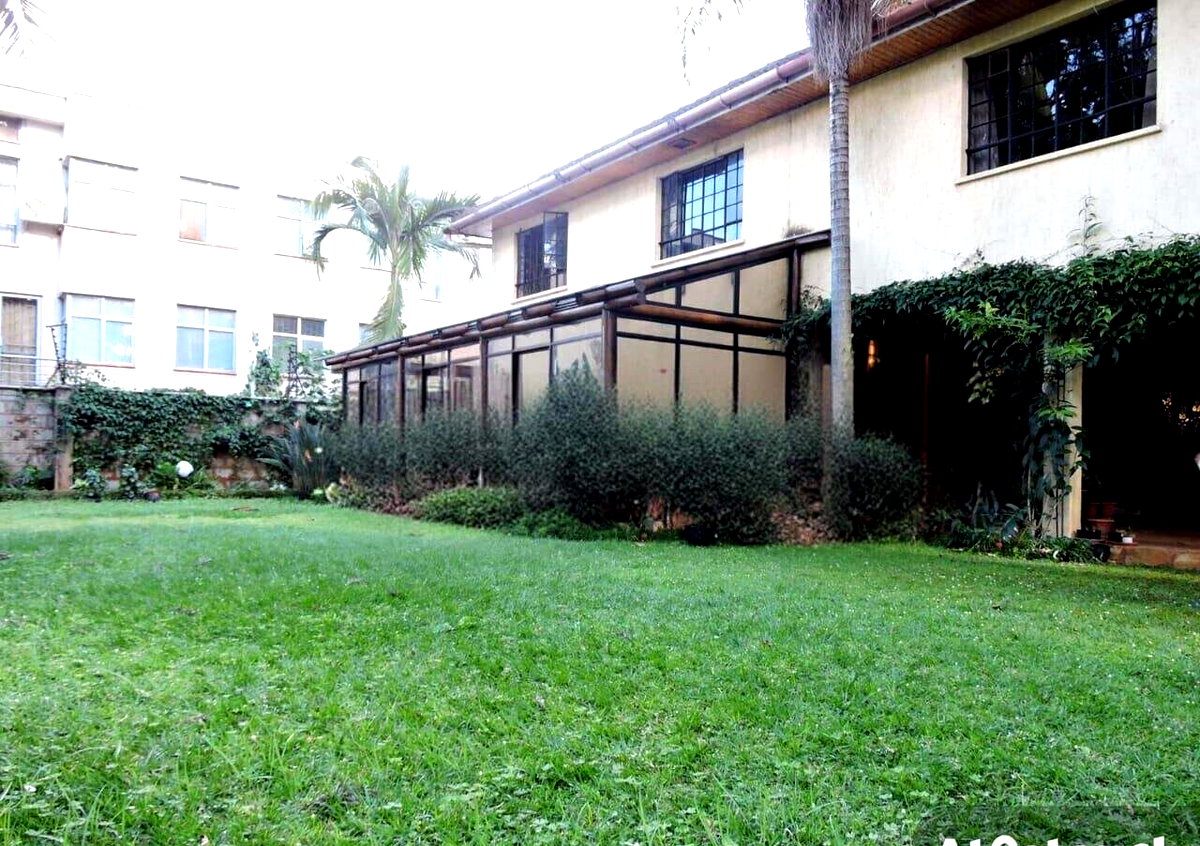 4-Ensuite Townhouse with Fireplace & Private Garden - Westlands