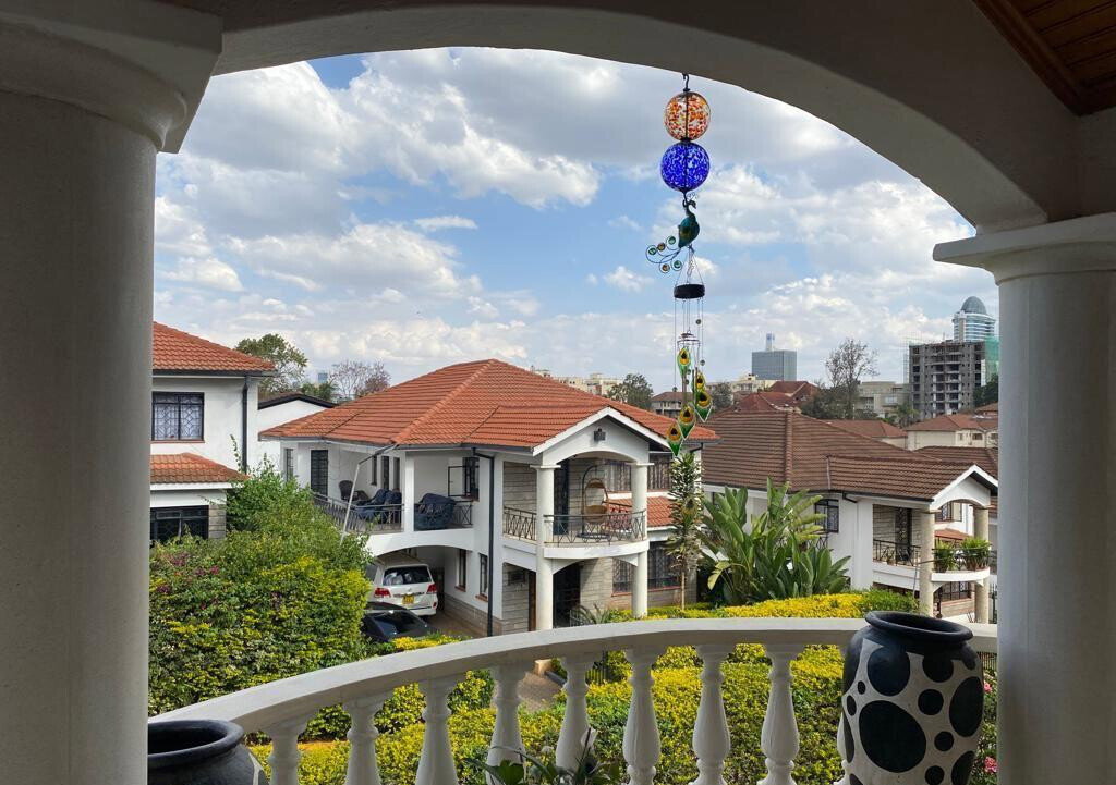 4-Ensuite Townhouse with DSQ & Mature Garden - Spring Valley