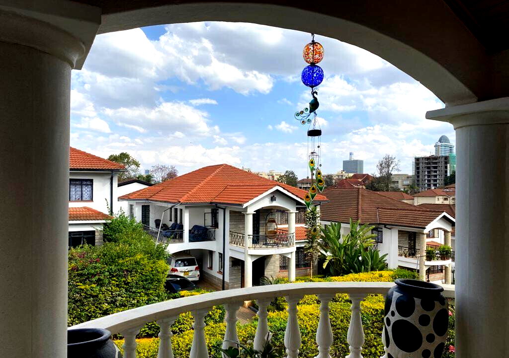 4-Ensuite Townhouse with DSQ & Mature Garden - Spring Valley