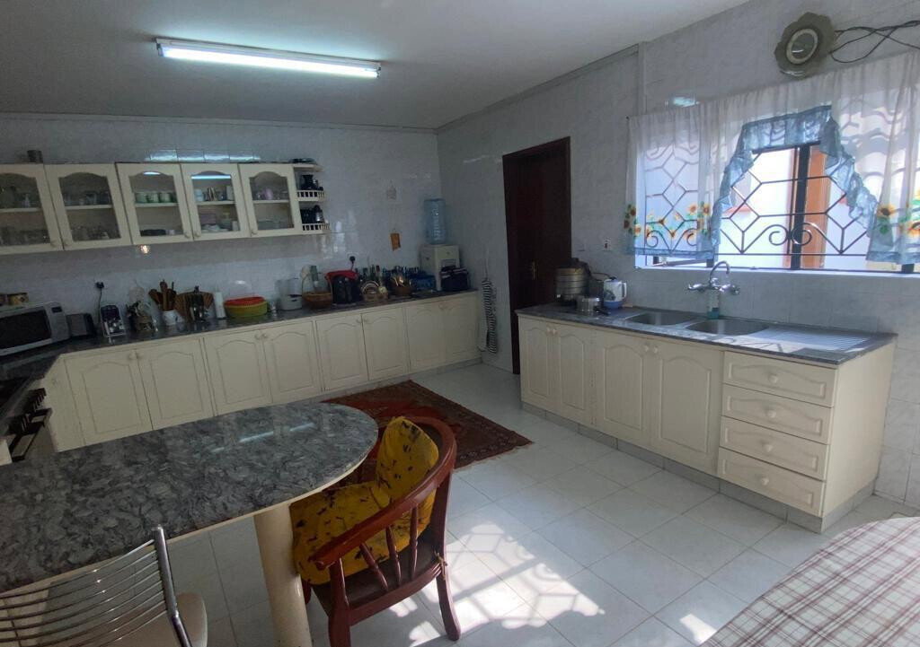 4-Ensuite Townhouse with DSQ & Mature Garden - Spring Valley