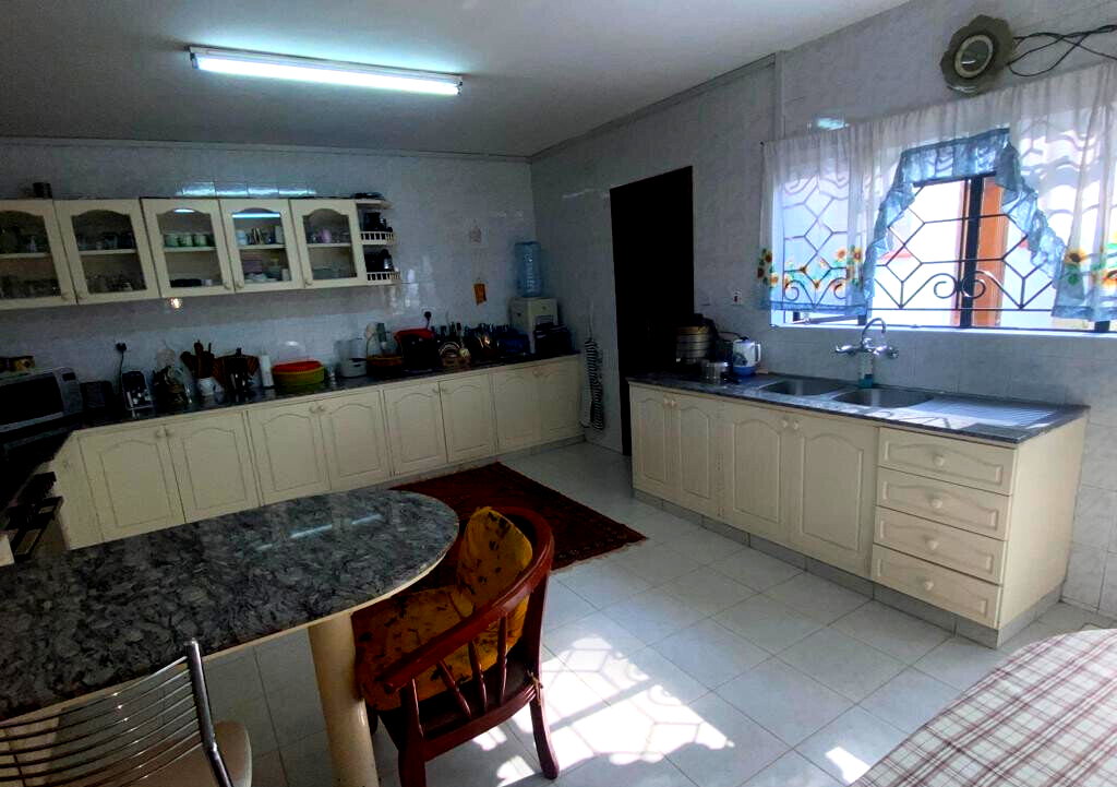 4-Ensuite Townhouse with DSQ & Mature Garden - Spring Valley