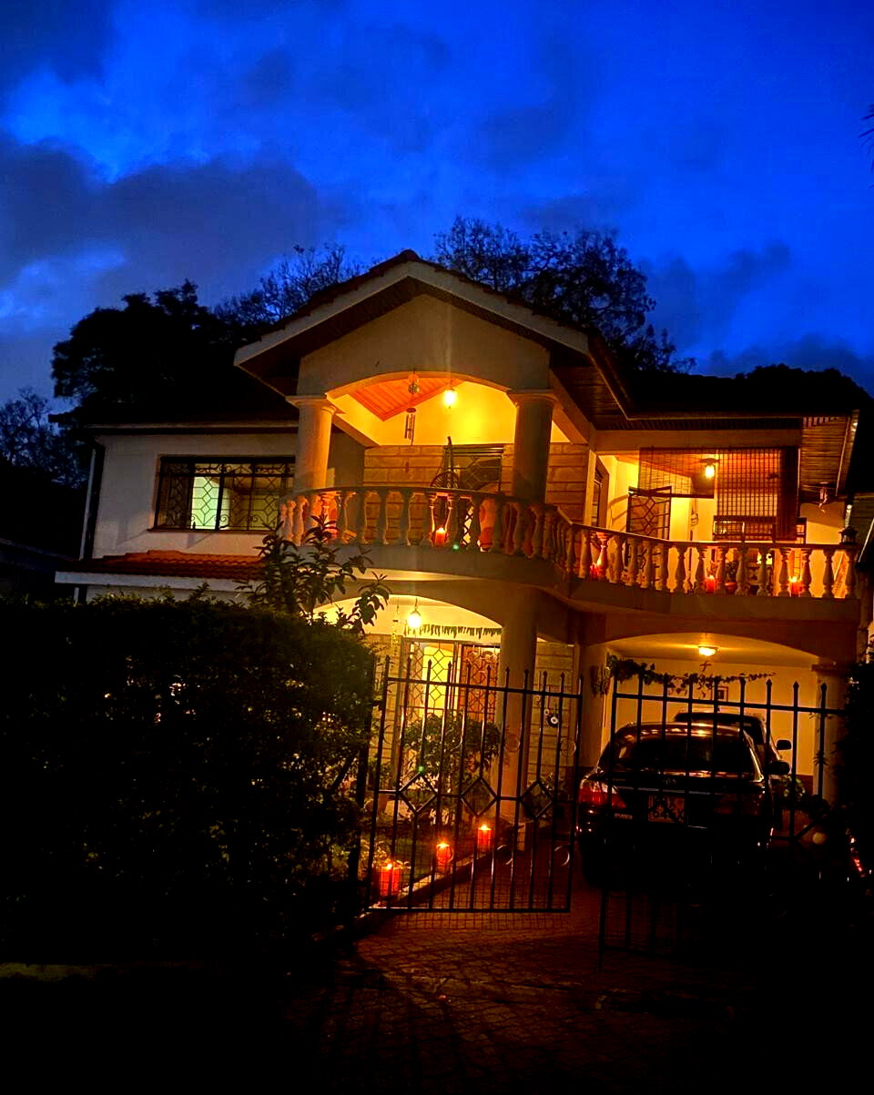 4-Ensuite Townhouse with DSQ & Mature Garden - Spring Valley