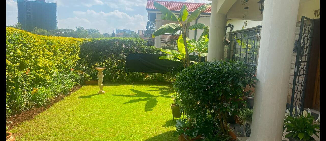 4-Ensuite Townhouse with DSQ & Mature Garden - Spring Valley