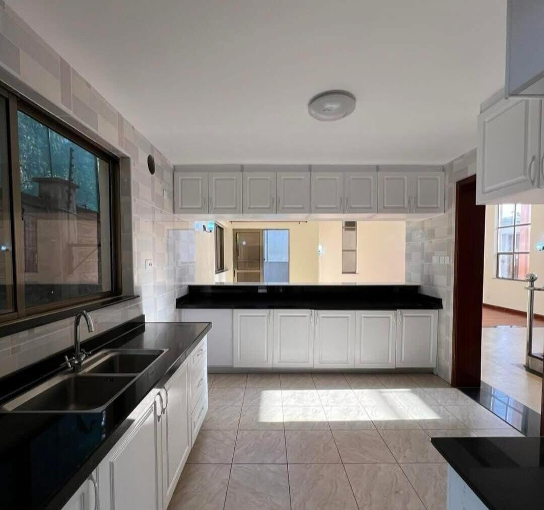 5BR En-Suite Townhouse - Lavington