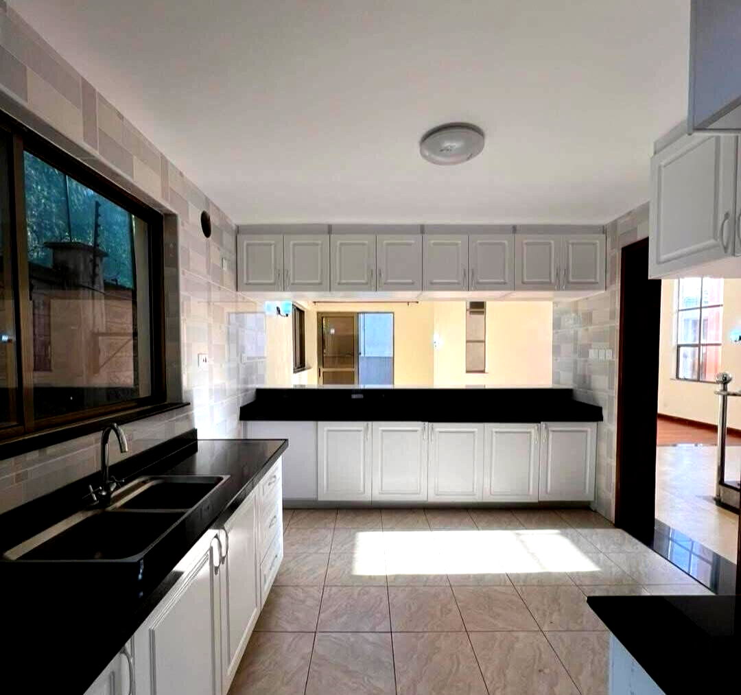 5BR En-Suite Townhouse - Lavington