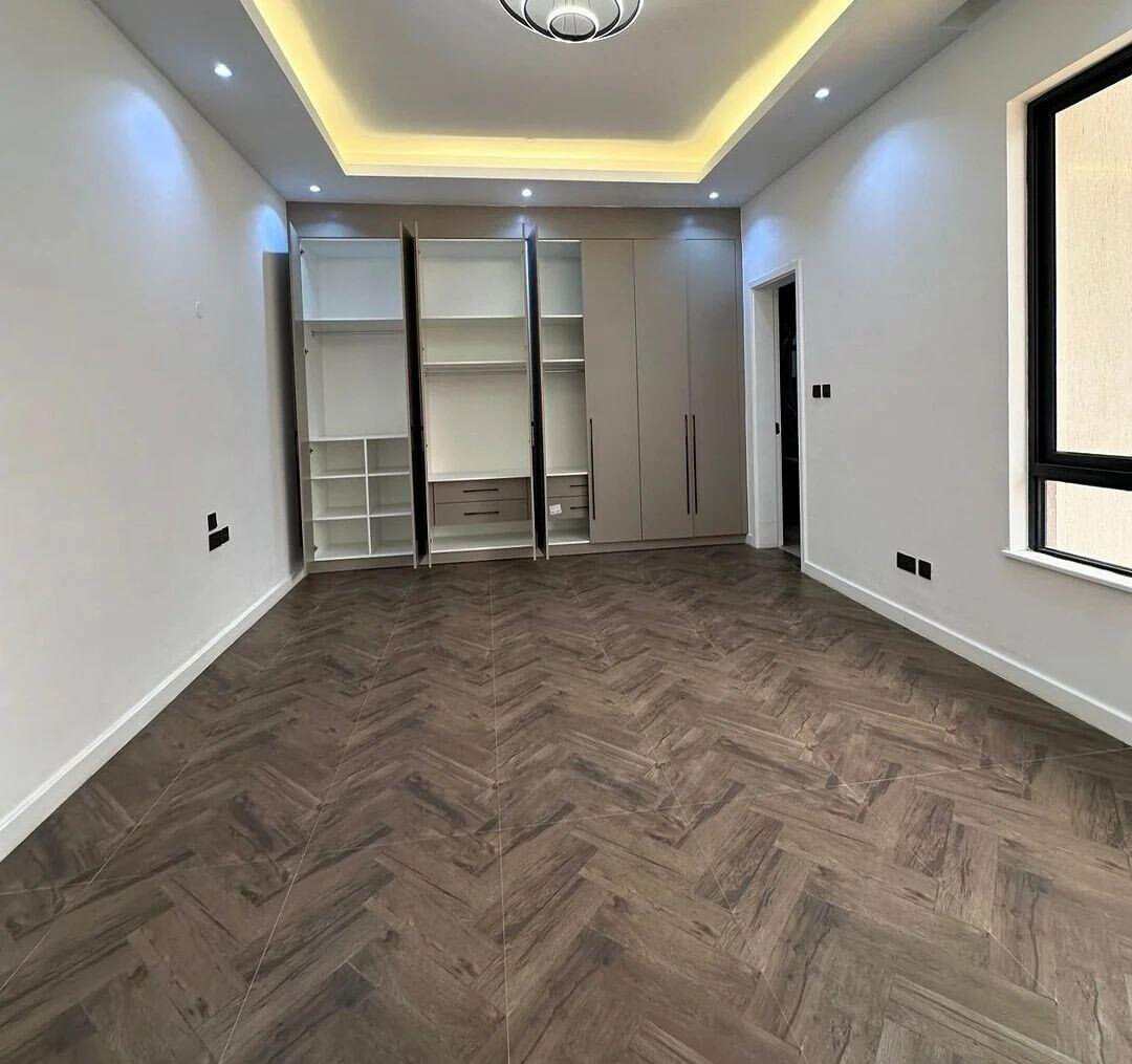 4-Ensuite Townhouse with Rooftop Terrace & High Ceilings - Lavington