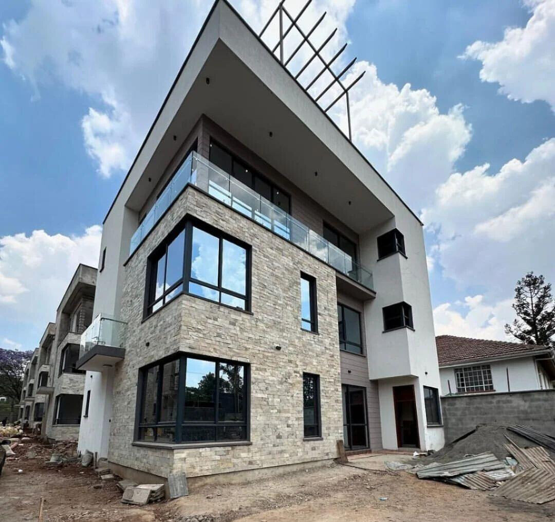 4-Ensuite Townhouse with Rooftop Terrace & High Ceilings - Lavington
