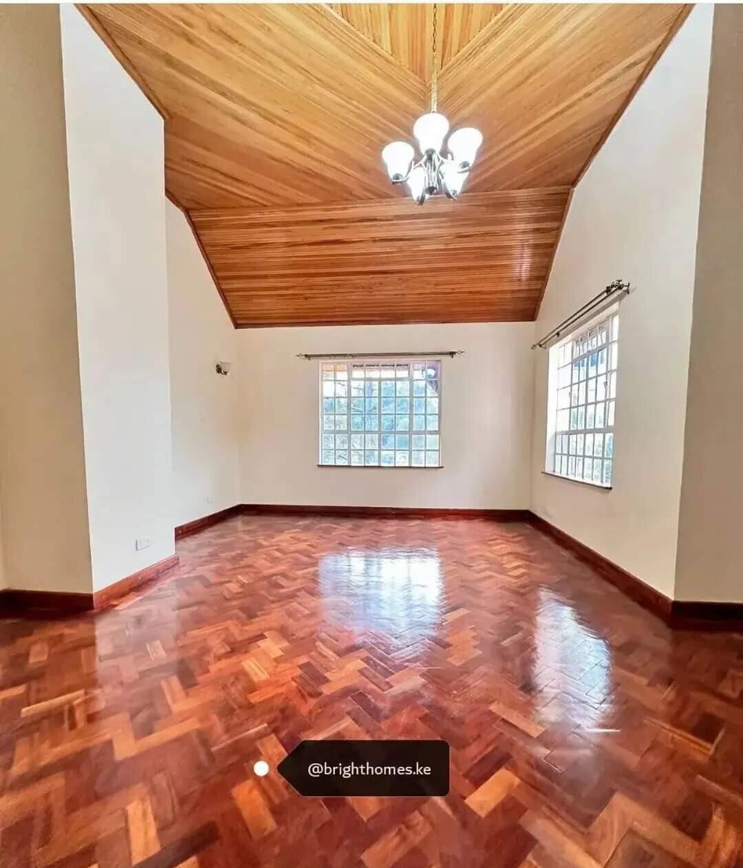 Private Garden Townhouse in Exclusive 3-Unit Gated Court - Lavington