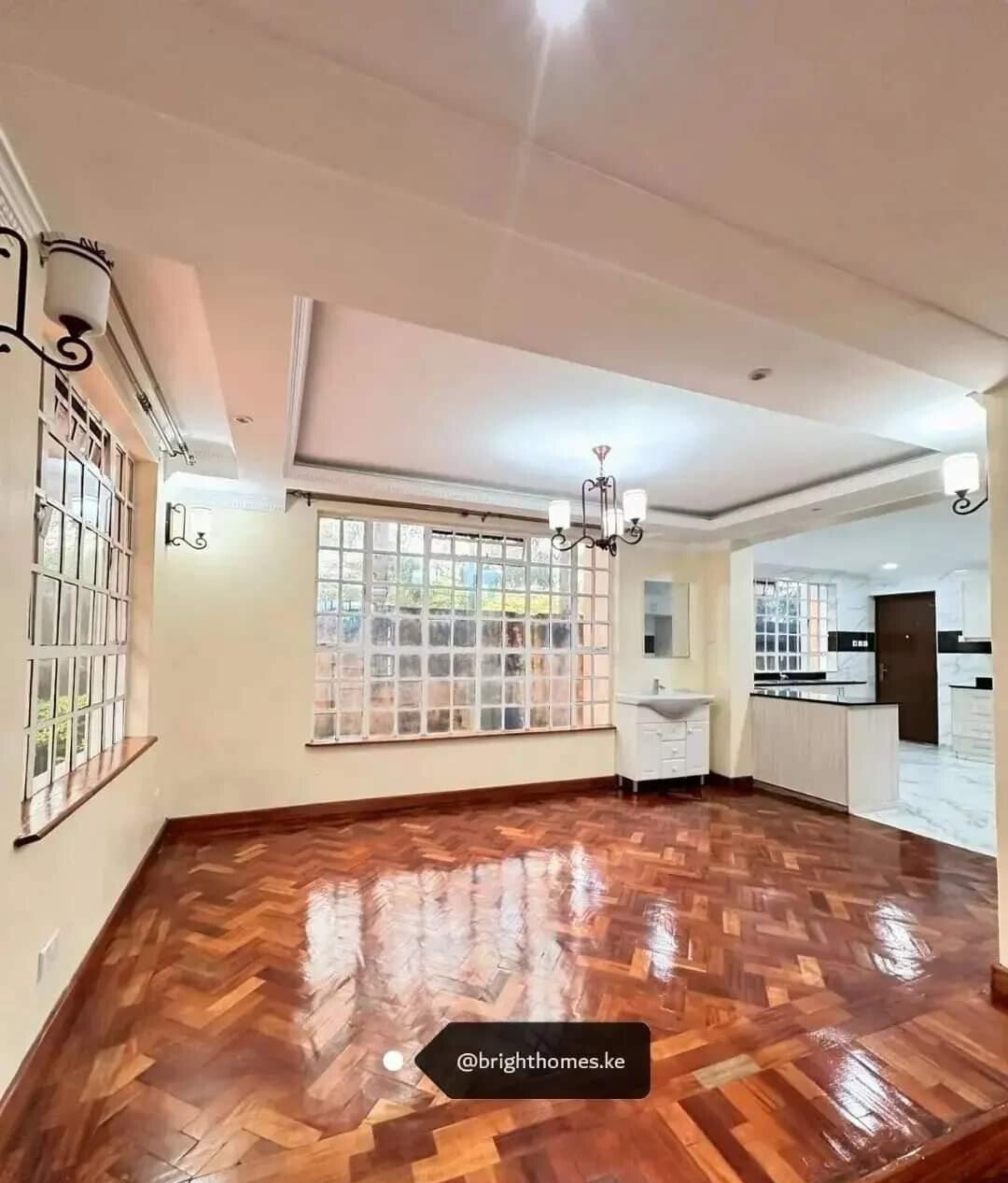 Private Garden Townhouse in Exclusive 3-Unit Gated Court - Lavington