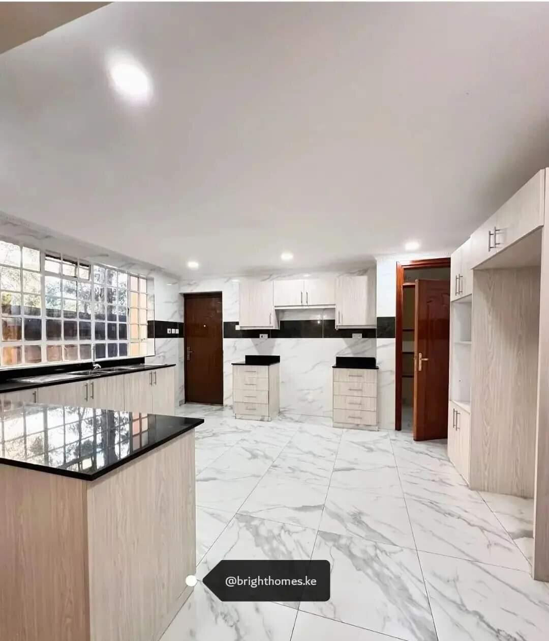 Private Garden Townhouse in Exclusive 3-Unit Gated Court - Lavington