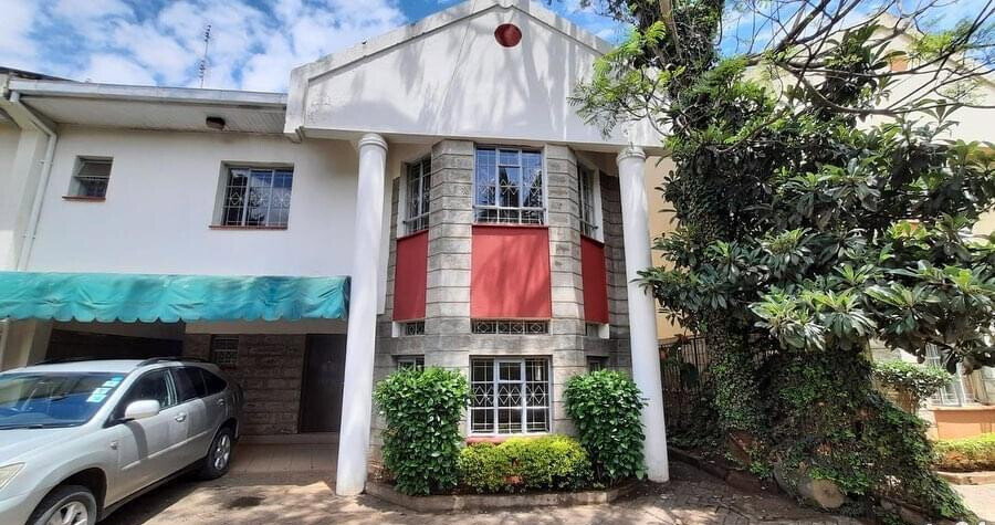 5 En-Suite Townhouse with Sunken Sitting Room - Lavington