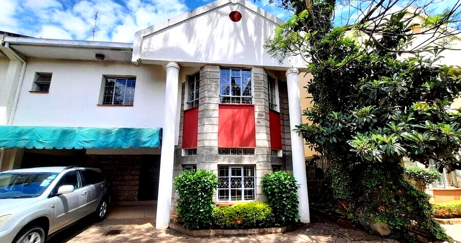 5 En-Suite Townhouse with Sunken Sitting Room - Lavington