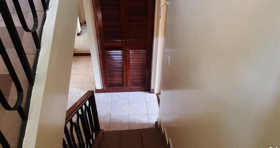 5 En-Suite Townhouse with Sunken Sitting Room - Lavington