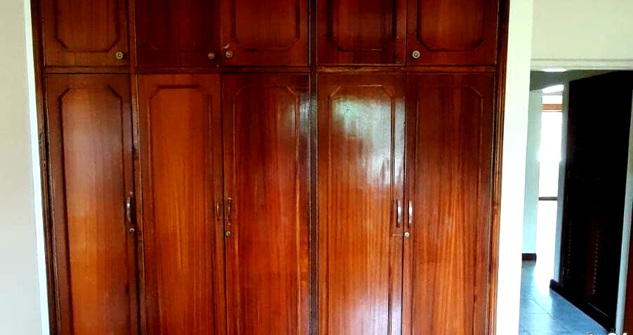 5 En-Suite Townhouse with Sunken Sitting Room - Lavington