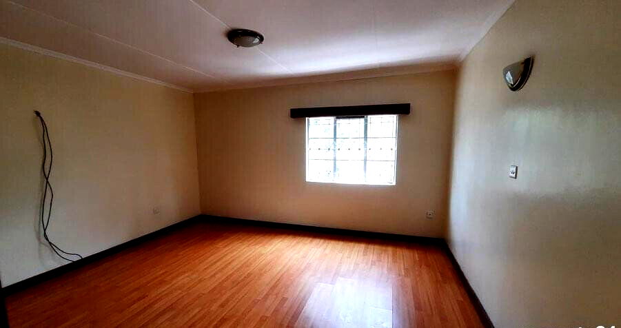 5 En-Suite Townhouse with Sunken Sitting Room - Lavington