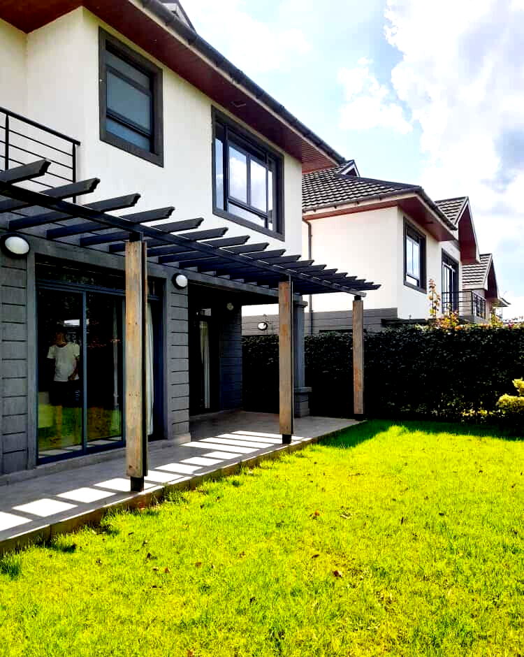 4BR All-Ensuite Townhouse with DSQ & Family Room - Runda