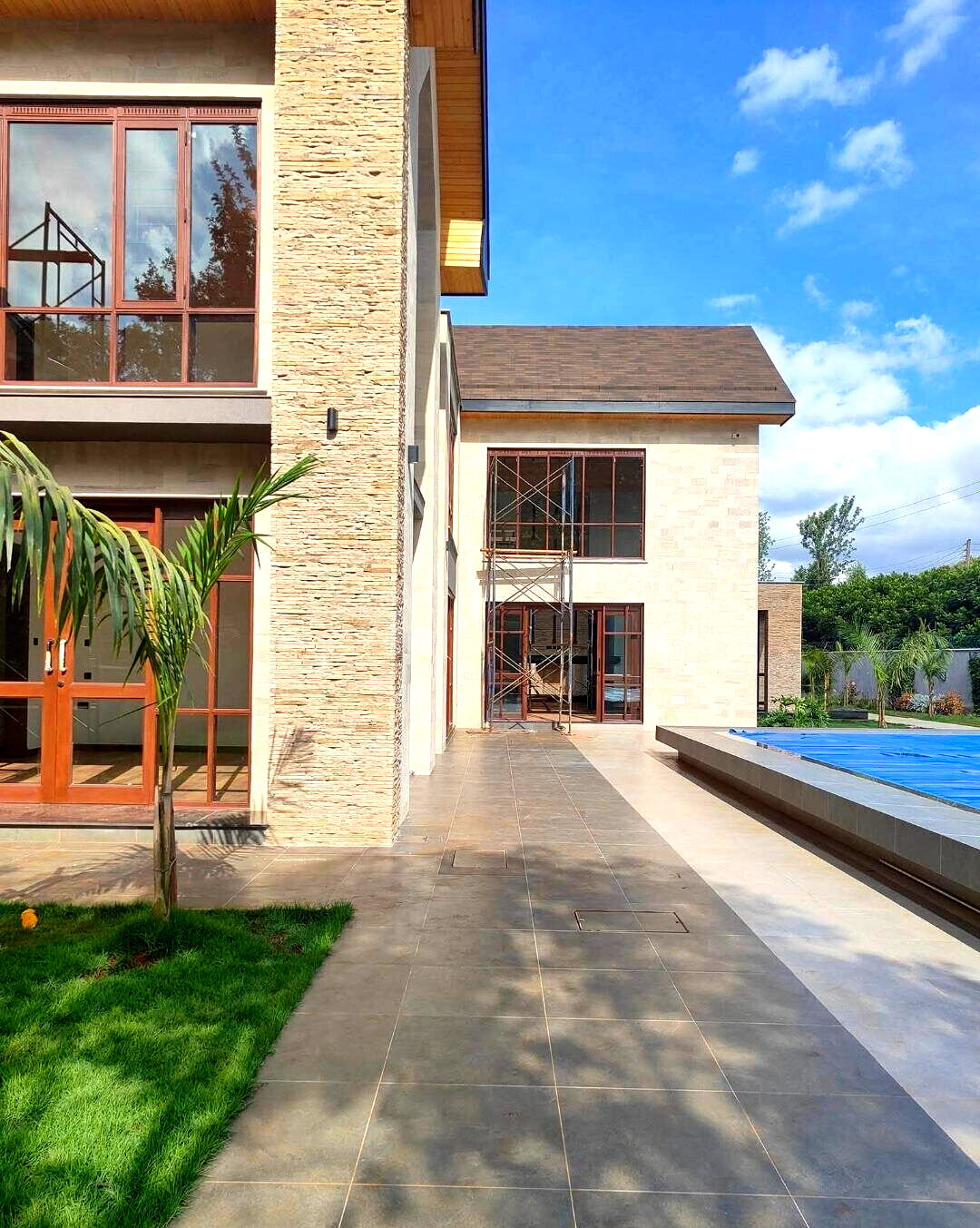 Ambassadorial 5BR Residence with Guest Wing & Pool - Runda Mumwe