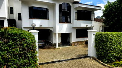 5bdrm Villa in Millennium Villas, Riverside Drive for sale - Image 1
