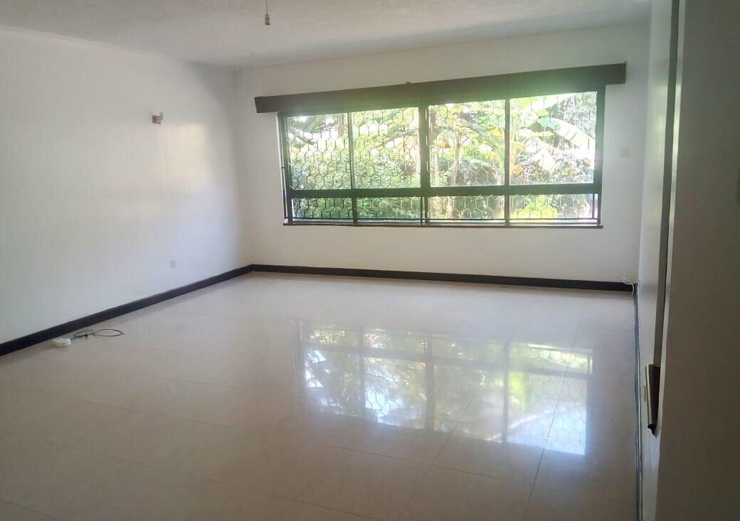 5-Ensuite Townhouse with Power Inverter & DSQ - Lavington