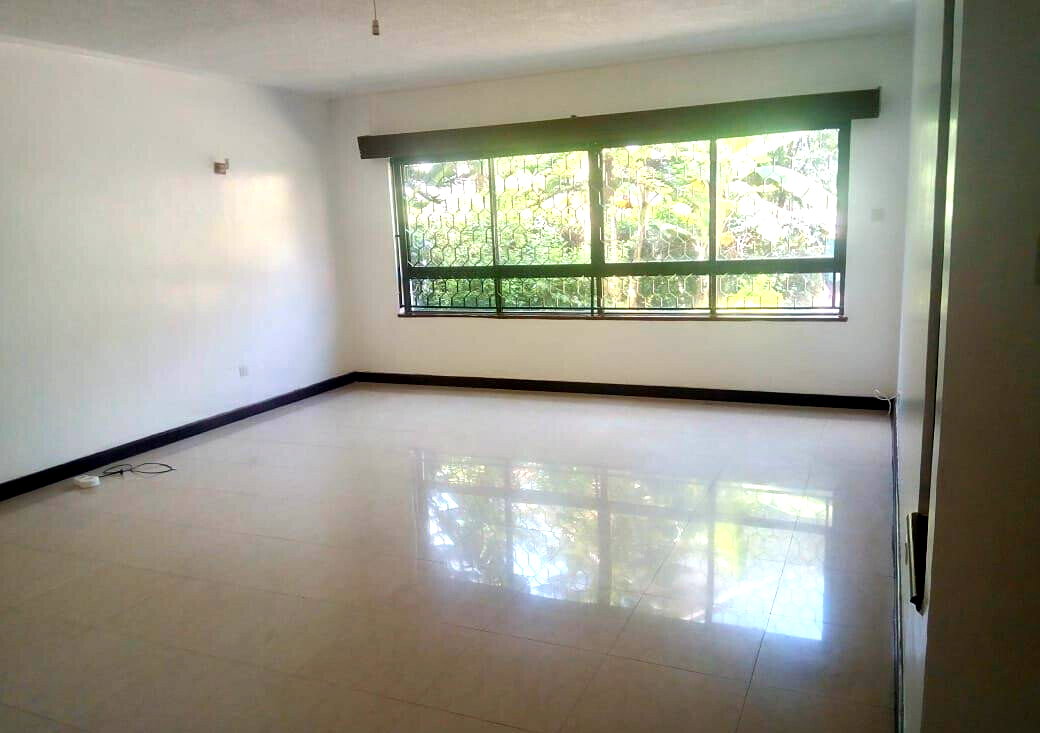 5-Ensuite Townhouse with Power Inverter & DSQ - Lavington