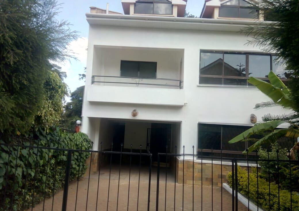 5-Ensuite Townhouse with Power Inverter & DSQ - Lavington