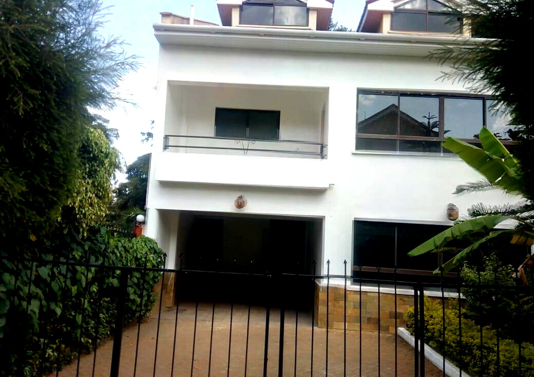 5-Ensuite Townhouse with Power Inverter & DSQ - Lavington