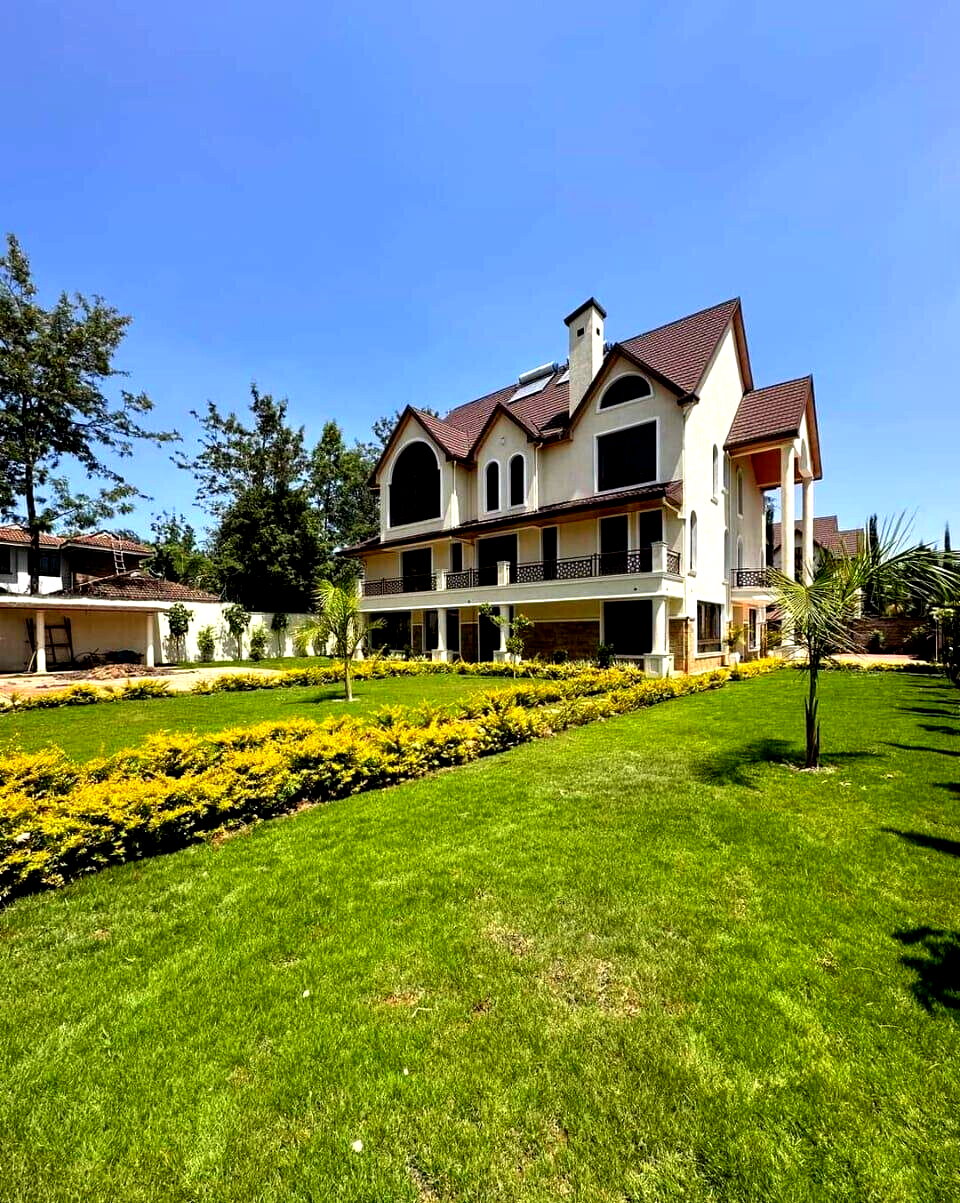 7-Ensuite Townhouse on Half-Acre with Fireplace & Staff Quarters – Karen